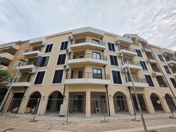 Dvosoban stan 53.10m² sa pogledom na more u novom stambeno poslovnoj zgradi-Budva,Adok