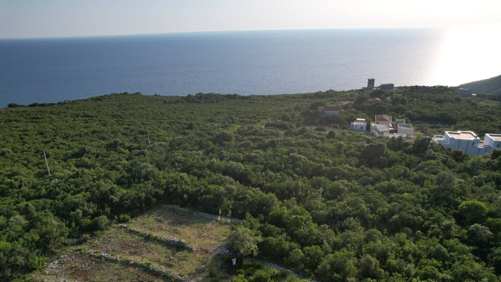 Urbanizovan plac sa pogledom na more, Zagora, Kotor — fotografija 4