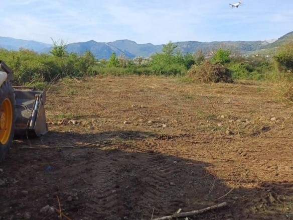 Prodaja urbanizovanog zemljišta 2.400 m² sa mogućnošću gradnje 2.000 m² – Radanovići, Kotor