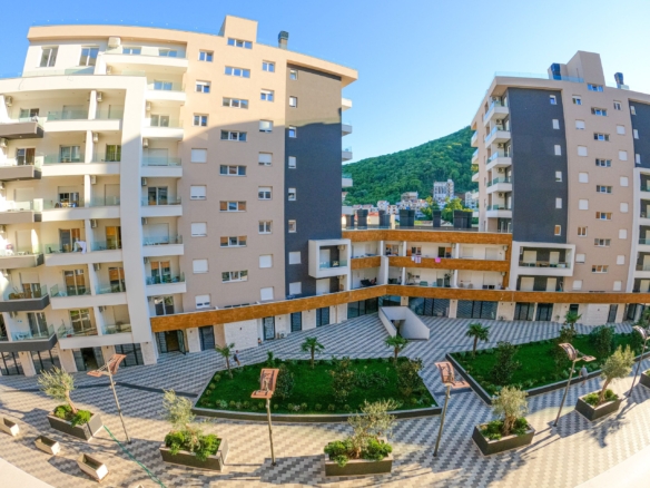 Moderno opremljena garsonjera sa garaznim mestom u kompleksu The Old Bakery u Budvi (Izdavanje na period od 01.10 do 01.06.2027)