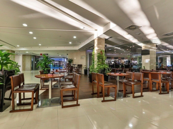 Prodaja poslovnog prostora 145 m² – potpuno opremljen restoran u kompleksu TQ Plaza, strogi centar Budve