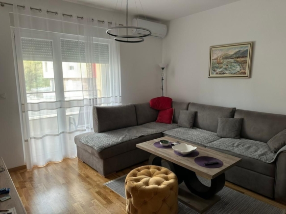 Prodaja jednosobnog moderno opremljenog stana 48m2 u Becicima