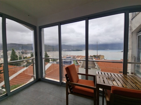 Izdavanje jednosobnog stana 50 m² sa panoramskim pogledom na more i parking mestom – Vidikovac, Budva (dugorocno izdavanje)