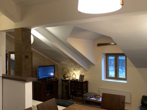 Prodaja dvosobnog stana 50 m² + vrt 30 m² – Stari Grad, Kotor