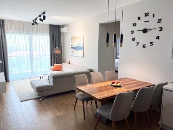 Prodaja modernog dvosobnog stana 81 m² sa panoramskim pogledom na more – Becici