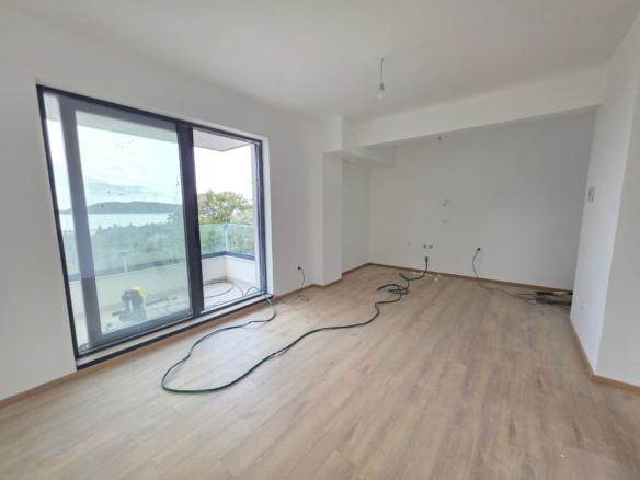 Prodaja jednosobnog stana 57m² u novogradnji sa pogledom na more parkingom i oslobođenjem od poreza na prenos– Kamenovo, Budva