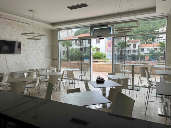 Prodaja potpuno opremljenog restorana u Budvi, Rozino – 90 m² sa terasom i magacinom, atraktivna lokacija
