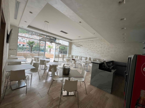 Izdavanje opremljenog poslovnog prostora (restorana) u Budvi, Rozino – 90 m² sa terasom i magacinom (Na duzi period)