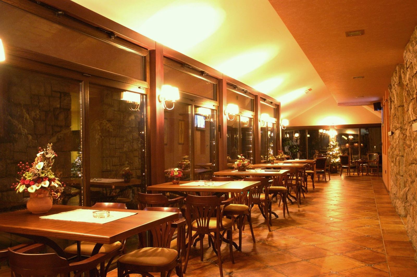 caffe_bar1-1 Poslovni prostor 768 m² – Zlatibor, Inostranstvo — fotografija 5