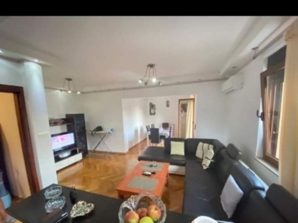 Prodaja trosobnog nameštenog stana 79m² u Budvi