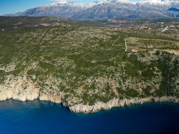 Jedinstven plac površine 2500m2 na samoj obali mora, Zagora,opština Kotor.  (Mogućnost plaćanja kriptovalutama)