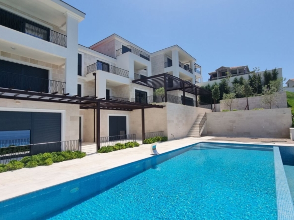 Opremljen trosoban stan 90 m² sa panoramskim pogledom na more – Blizikuće, Budva