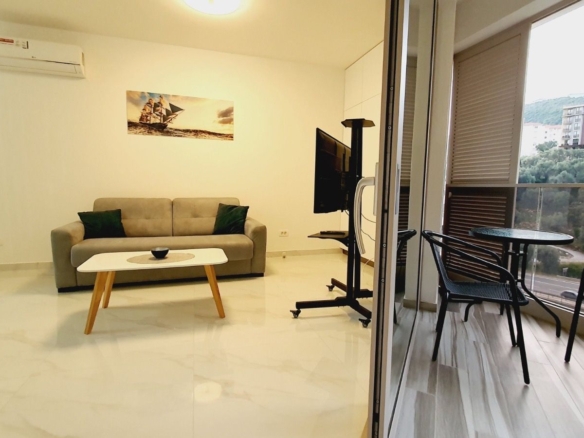 Jednosoban moderno opremljen stan 44 m² – Rafailovići, na samo 150 m od plaže (IZDAVANJE NA DUZI PERIOD)