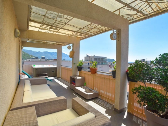 Trosoban penthouse 179m2 sa pogledom na more.(Mogućnost plaćanja u Rusiji,kriptovalutama i rubljama)