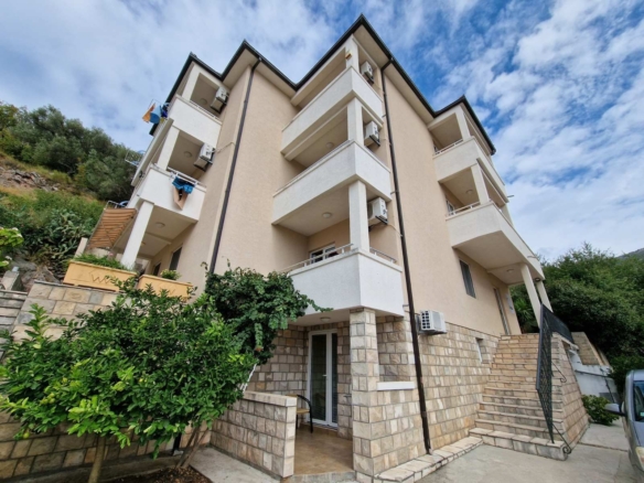 Kuća 500m2 sa pogledom na more,na 200m od mora,Buljarica.