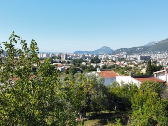 Plac sa pogledom na more u naselju Popovići, Bar — fotografija 2
