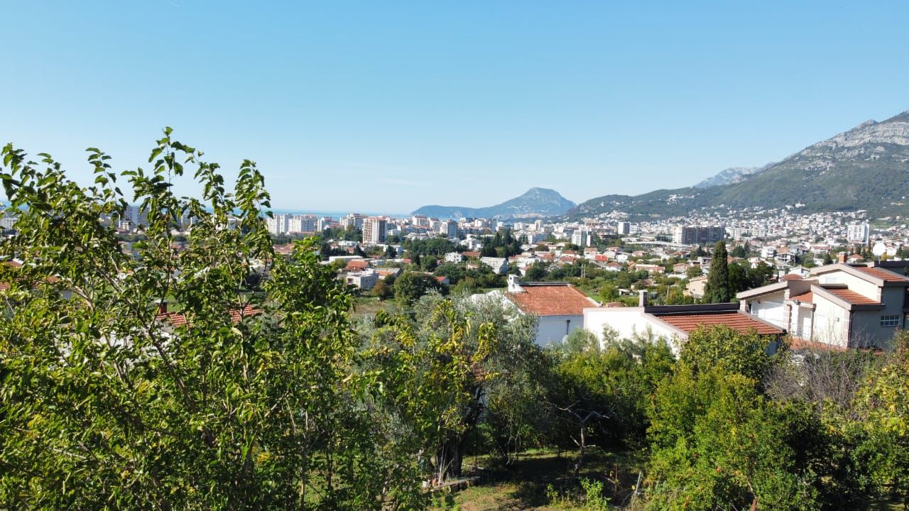 Plac sa pogledom na more u naselju Popovići, Bar — fotografija 2