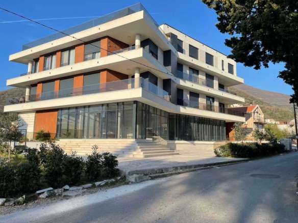 Poslovni prostor u novogradnji, Donja Lastva, Tivat