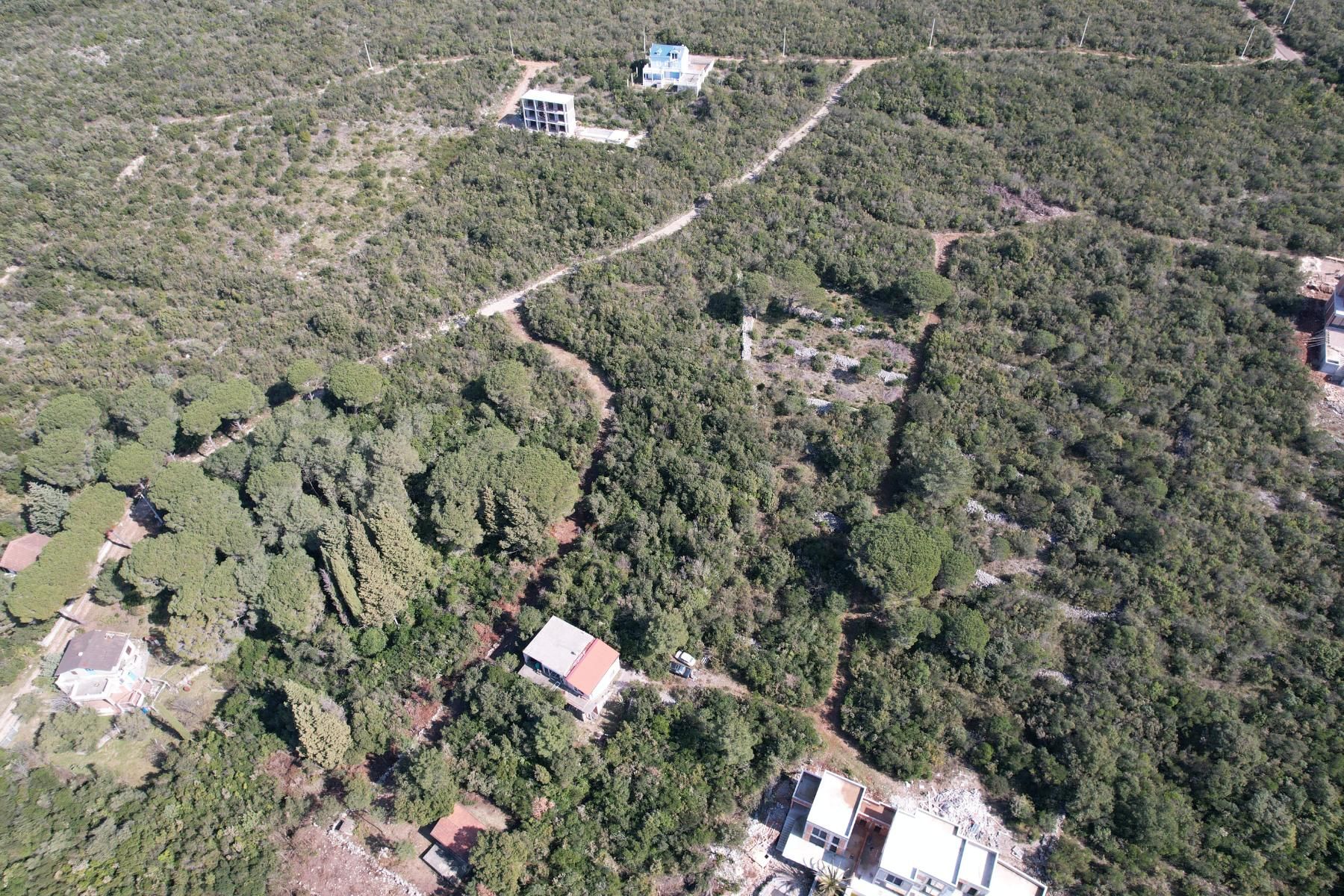 Urbanizovan plac u Zagori, Kotor — fotografija 2