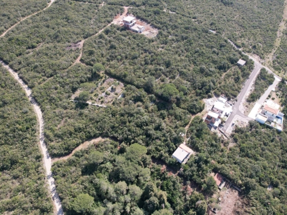 Urbanizovan plac u Zagori, Kotor — fotografija 4
