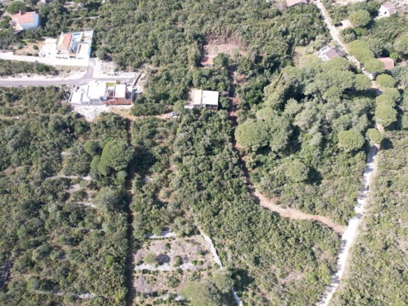 Urbanizovan plac u Zagori, Kotor — fotografija 5