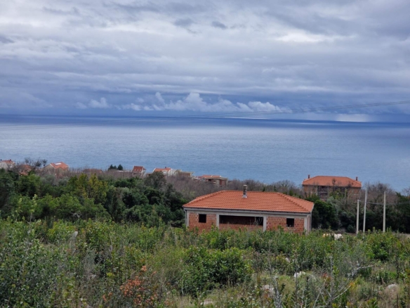 Urbanizovan plac  600m2 sa pogledom na more,Krimovica-Opstina Kotor.
