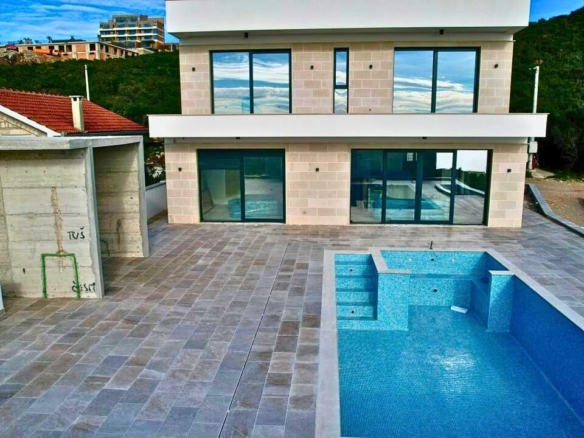 Luksuzna vila od 250 m² sa bazenom i panoramskim pogledom na more – Krimovica, Kotor