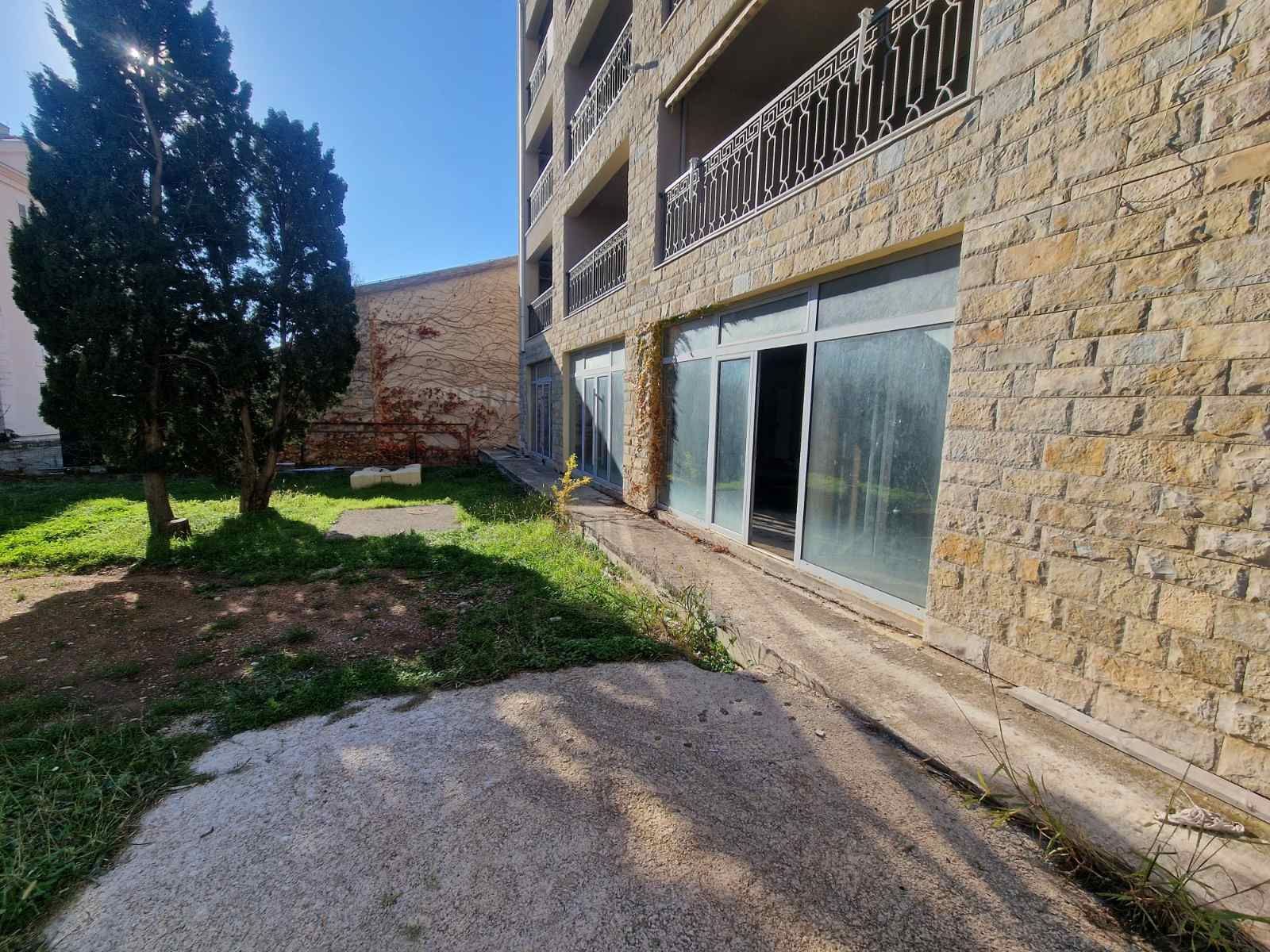 a9d2ae94-d015-44b4-bfd9-129f541cd581 Izdavanje: Poslovni prostor 406 m² – Petrovac, Budva — fotografija 5