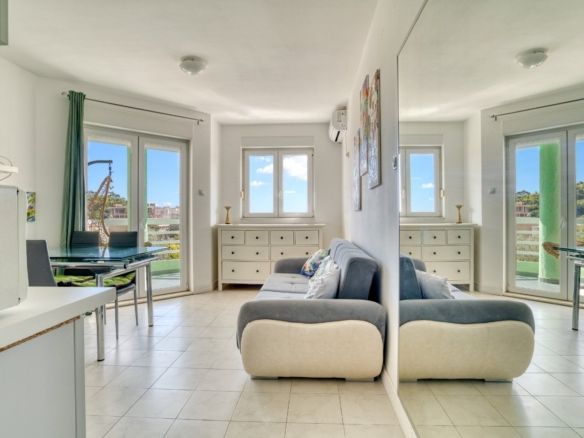 Moderno opremljen jednosoban stan sa pogledom na more , Petrovac-Budva (Izdavanje na period od 01.10.2026 do 01.06.2027)