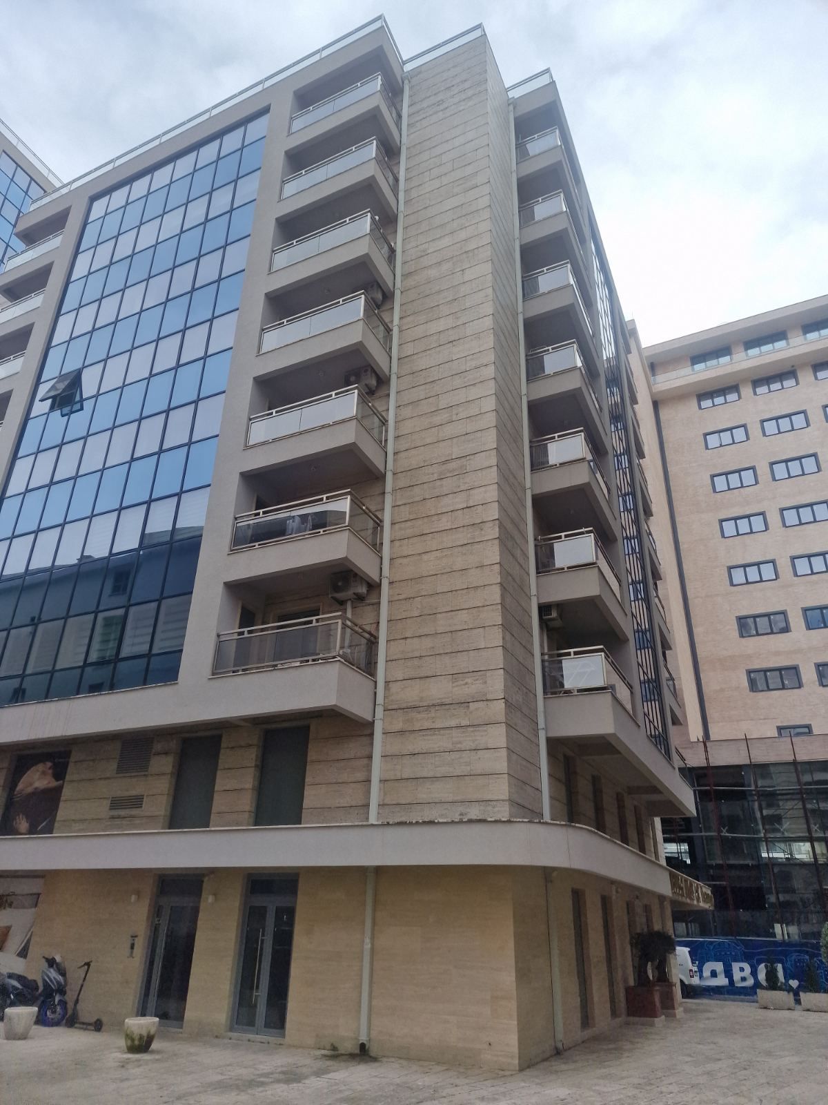 Izdavanje: Nekretnina 353 m² – Budva