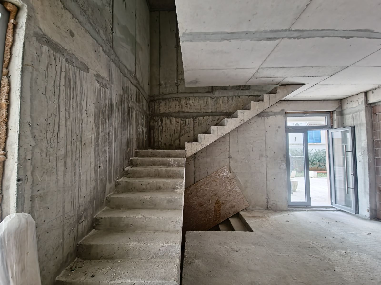 Izdavanje: Nekretnina 353 m² – Budva — fotografija 2
