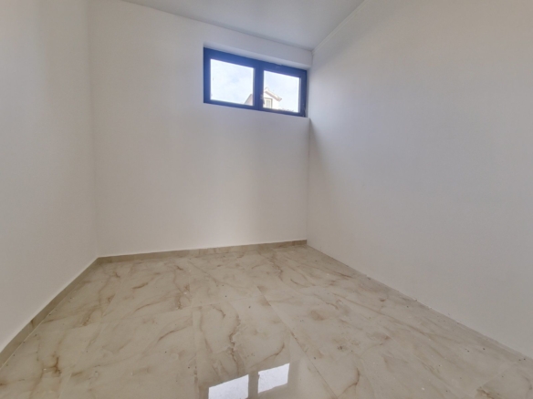 Izdavanje poslovnog prostora 68m² sa tri parking mesta – Centar Budve, Bulevar