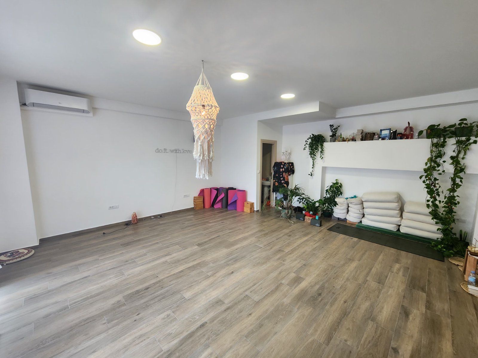 f19a1612-845d-4498-8728-1c9416b7186e Prodaja poslovnog prostora 39 m² na atraktivnoj lokaciji – Rozino, Budva