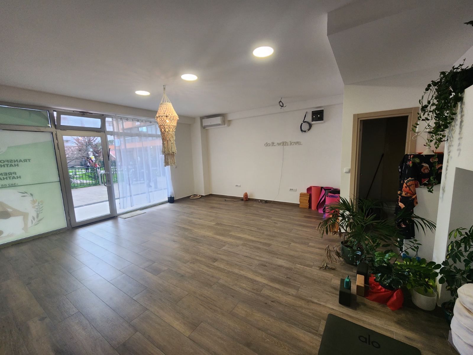 ab791e0d-020e-42f4-bbc6-88ff36fb9e54 Prodaja poslovnog prostora 39 m² na atraktivnoj lokaciji – Rozino, Budva