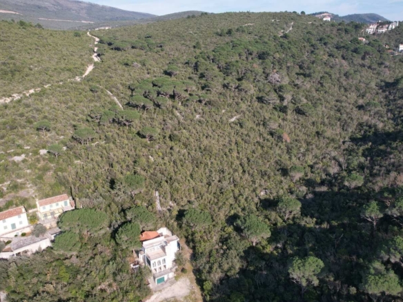Urbanizovani plac u Mirištu, Herceg Novi — fotografija 10