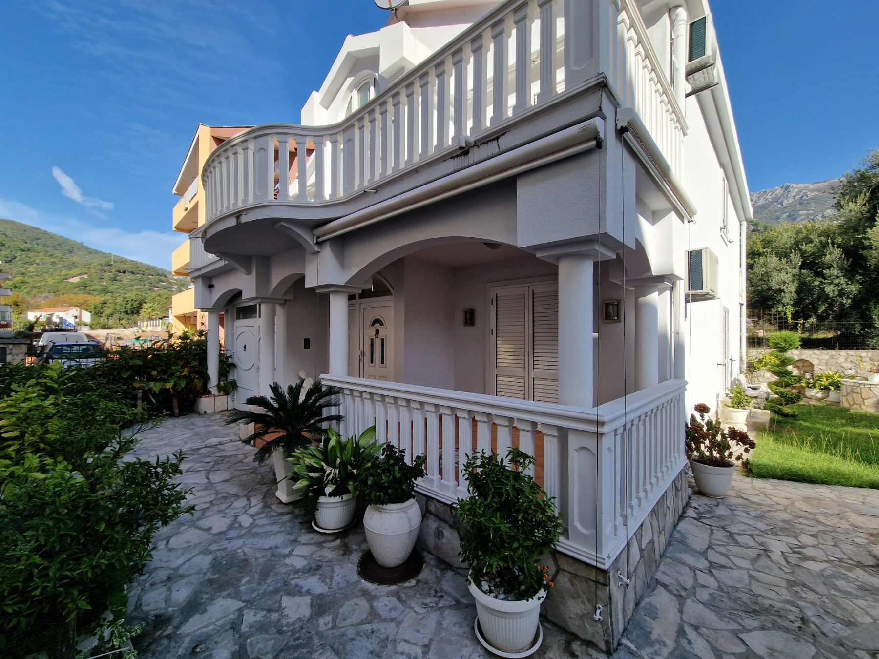 1667402094-viber_slika_2022-11-02_10-34-14-151 Kuća 250 m² – Podmaine, Budva