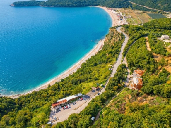 Prodaja neurbanizovanog zemljišta 500m² sa pogledom na more – Prijevor, Budva