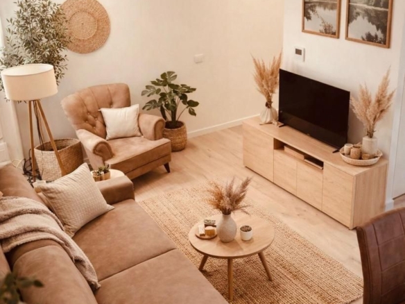 Jednosoban moderno opremljen stan 50m2 + 25m2 terase  sa garaznim mestom – Tivat (Na duzi period,dostupno od 15.09.2026)