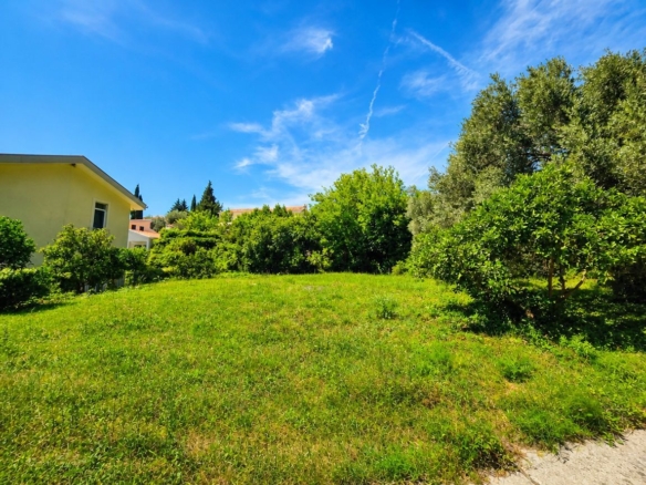 Na prodaju urbanizovan plac 654 m² na atraktivnoj lokaciji – Rijeka Reževići, Budva