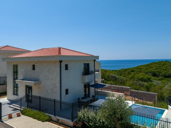 Budva, Reževići – Nova Luksuzna Vila sa Pogledom na More i Bazenom