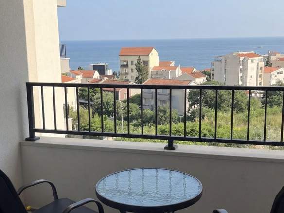 Dvosoban stan sa pogledom na more u Bečićima, Budva — fotografija 7