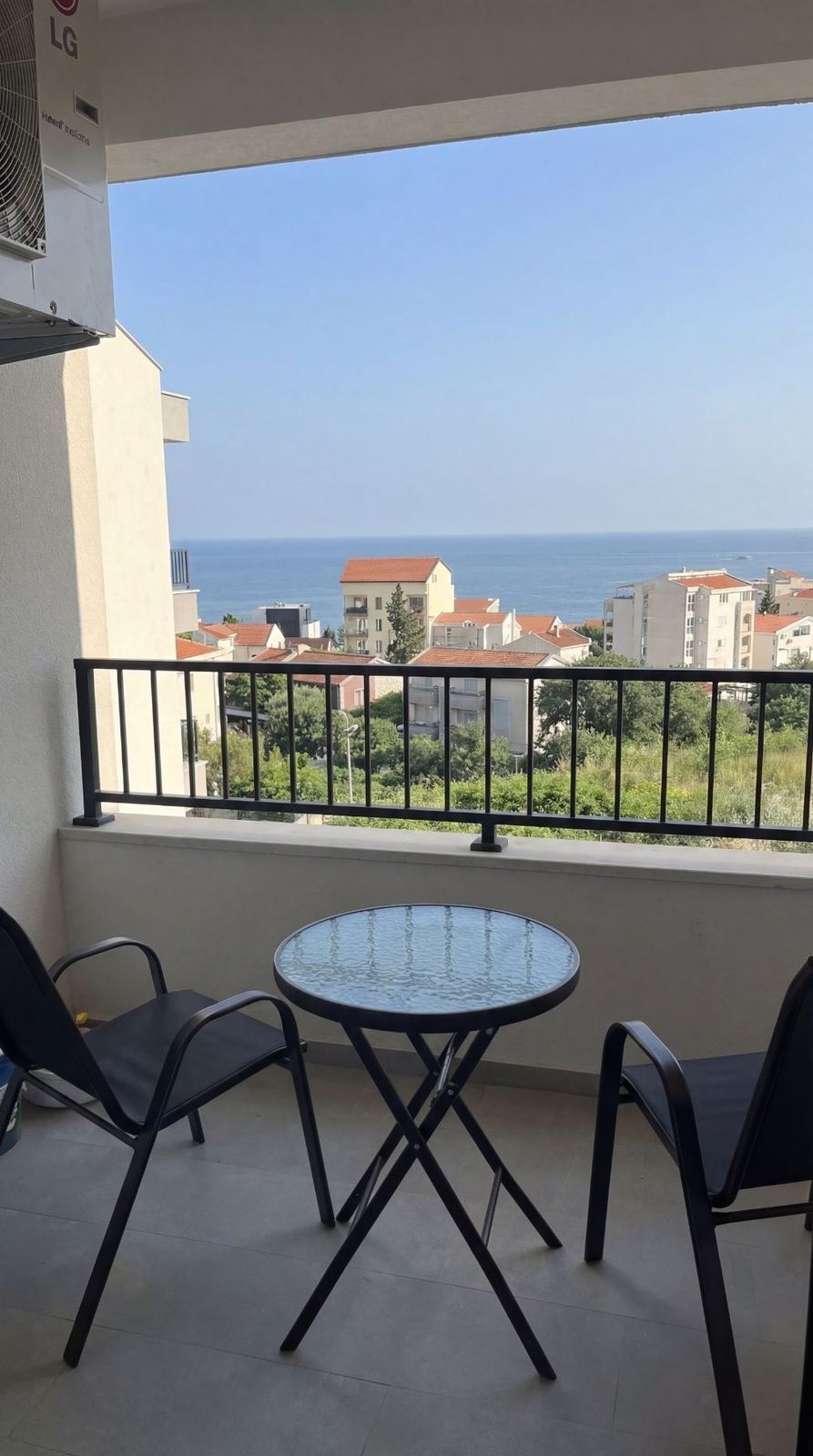 Dvosoban stan sa pogledom na more u Bečićima, Budva — fotografija 7
