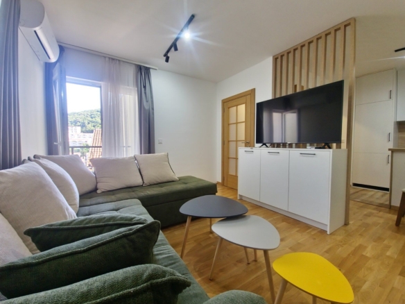 Izdavanje dvosobnog stana 70m² sa velikom terasom – Bijeli Do, Budva (Dugorocni najam)