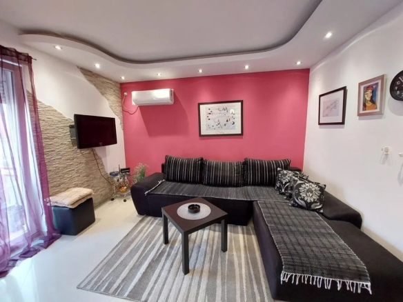 Prodaja dvosobnog stana 54m² u centru Budve –3 terase i izuzetna lokacija