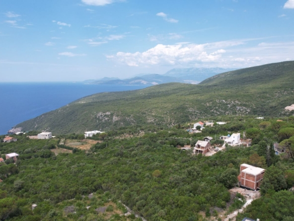 URBANIZOVANO ZEMLJIŠTE 600 m² SA POGLEDOM NA MORE – ZAGORA, KOTOR | HITNA PRODAJA | ODLIČNA INVESTICIJA