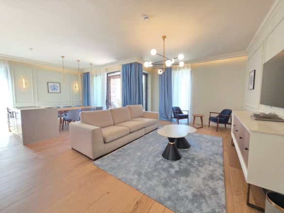 Prodaja luksuznog trosobnog apartmana 127,31 m² sa terasom 39,45 m² i privatnom zelenom površinom 41,12 m² – ekskluzivni kompleks sa bazenom na prvoj liniji mora, Risan, Bokokotorski zaliv