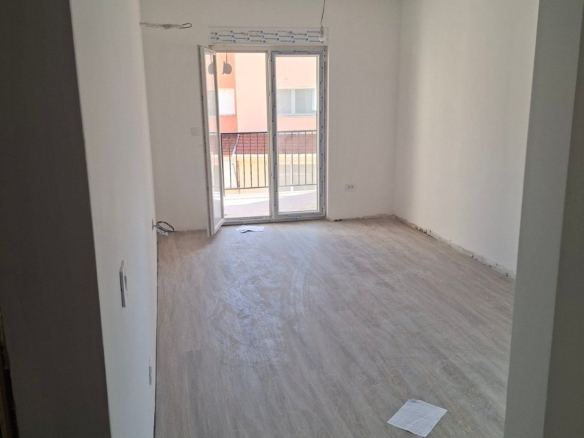 Prodaja novog neuseljavanog jednosobnog stana 56 m² – Lazi, Budva