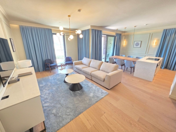 Prodaja luksuznog trosobnog apartmana 127,31 m² sa terasom 38 m² i privatnom zelenom površinom 72 m² – ekskluzivni kompleks sa bazenom na prvoj liniji mora, Risan, Bokokotorski zaliv