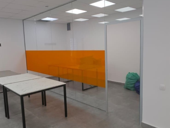 Izdavanje poslovnog prostora 65m² u ekskluzivnom kompleksu na atraktivnoj lokaciji – Bečići