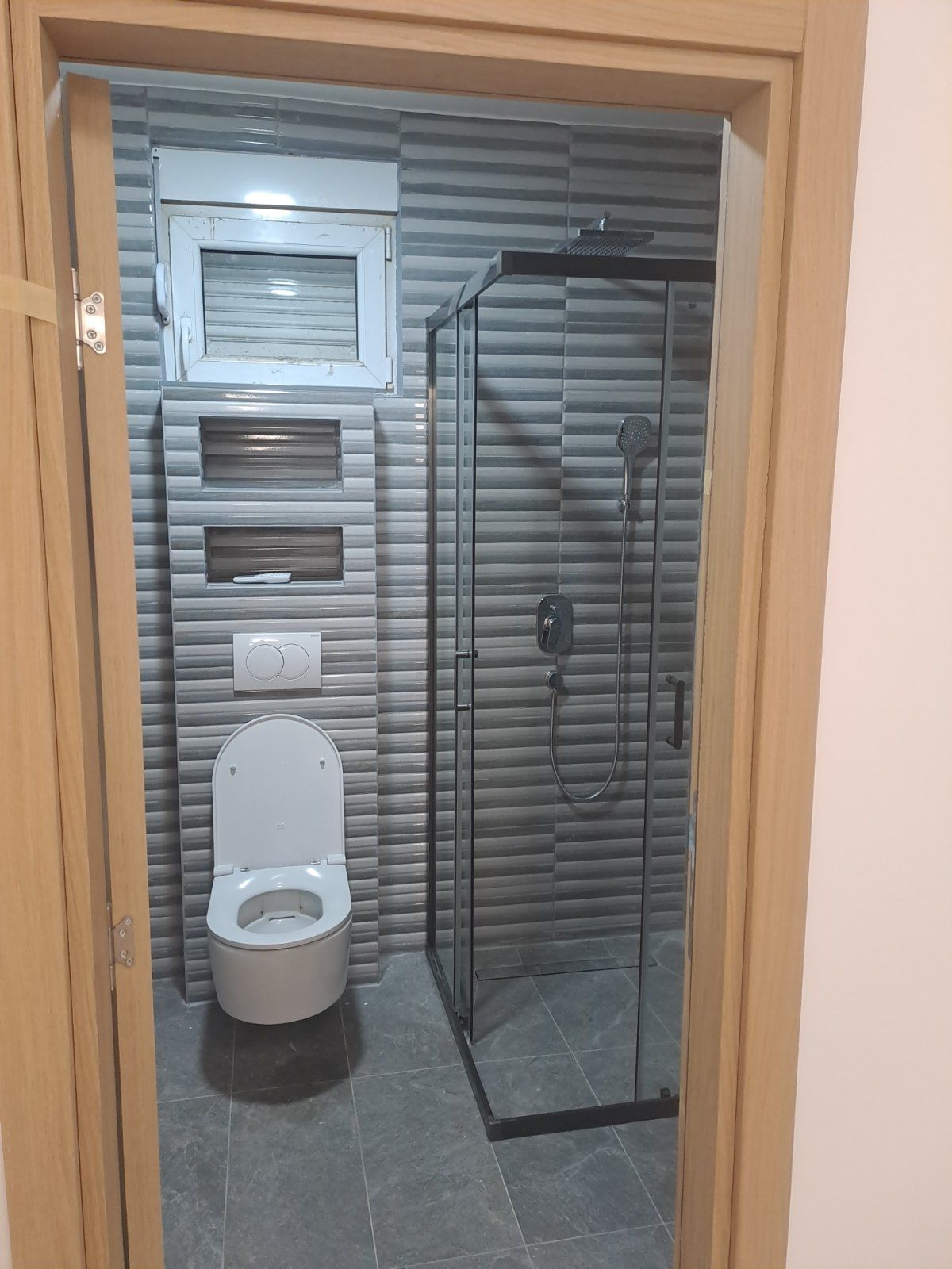 Izdavanje poslovnog prostora 110 m² sa privatnim parkingom – Zabjelo, Podgorica